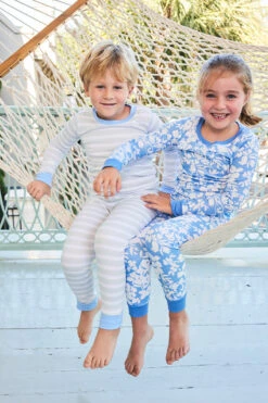 Lake Kids Long-Long Set In Sky Floral -Fashion - Pajamas LAKE Spring2023 CHS KidsLongLongSet SkyFloral Seaside Final 2342