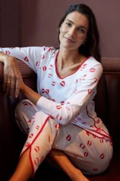 Lake Pima Long-Long Set In Kisses -Fashion - Pajamas LAKE ValentinesDay2023 LLSet Kisses Final 4075