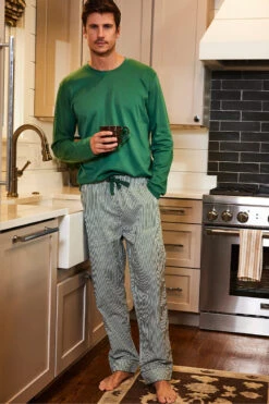 Lake Men's Long Sleeve Pima Tee In Classic Green 7 Lake Men's Long Sleeve Pima Tee In Classic Green -Fashion - Pajamas LAKE Website WebCrop Holiday22 2586